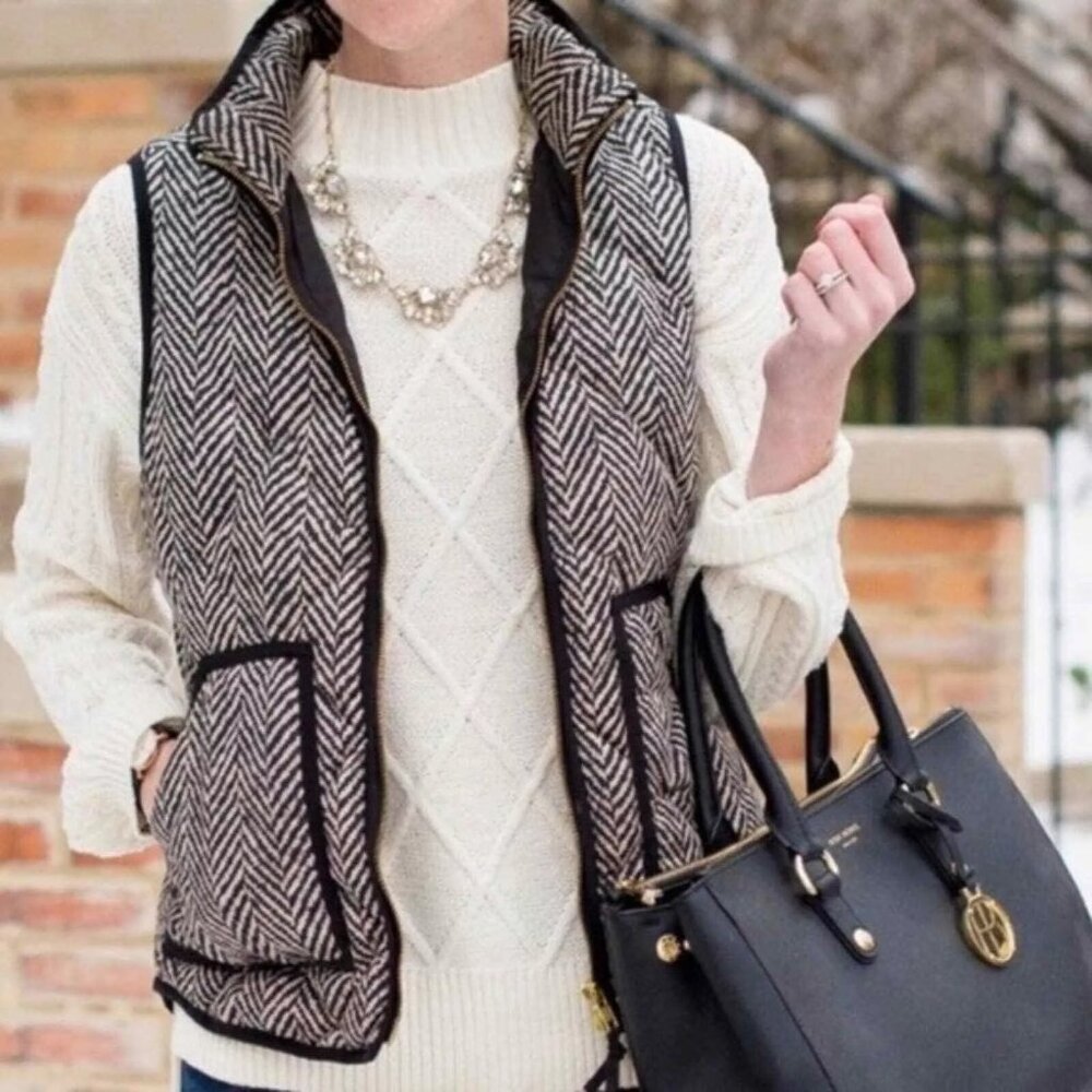 Merokeety Black and White Herringbone Size M Quilted Puffer Vest EUC